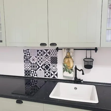Apartament The Dragon Castle Bari
